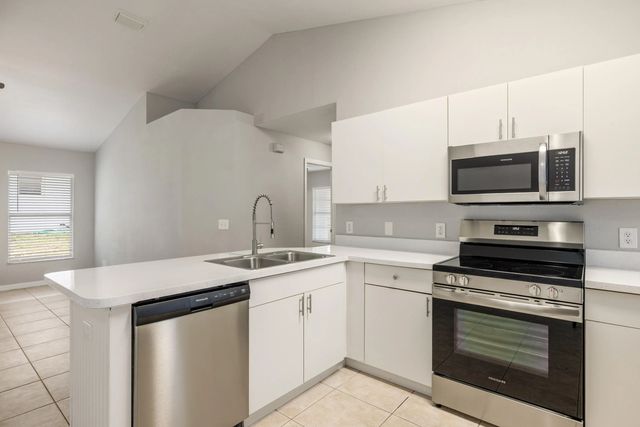 5 of 32 - 241 12th Street Sw, Vero Beach, FL