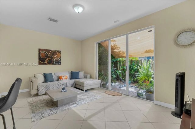 5 of 38 - 11402 Sw 137th Place, Miami, FL