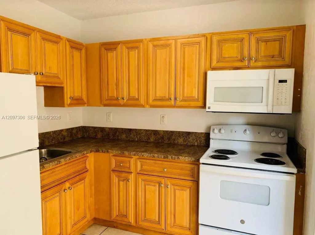8275 Ne Miami Court #102, Miami