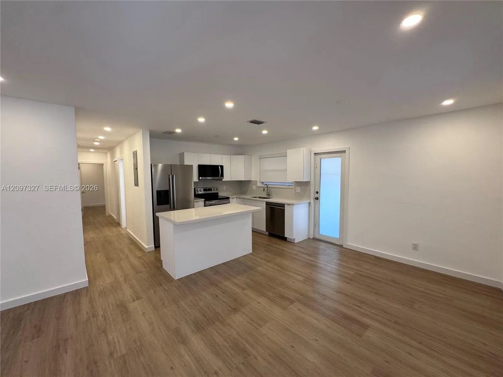 352 Sw 17th Road #352, Miami