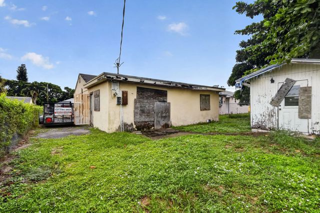 4 of 14 - 825 W 5th Street, Riviera Beach, FL