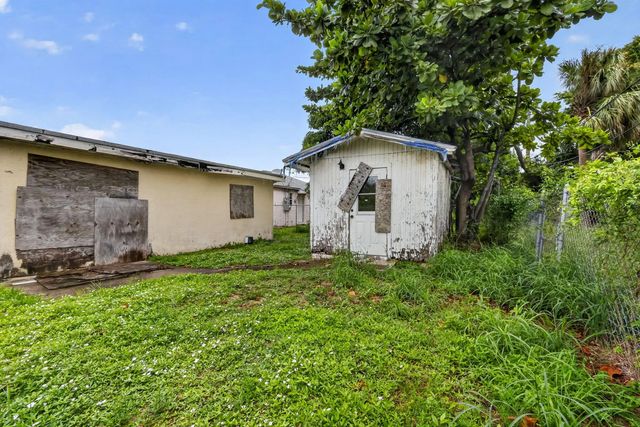 5 of 14 - 825 W 5th Street, Riviera Beach, FL