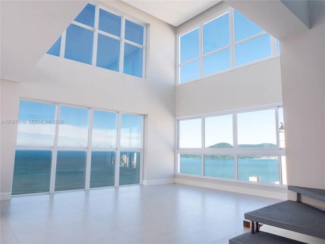 1192 Avenida Brasil #3201, 