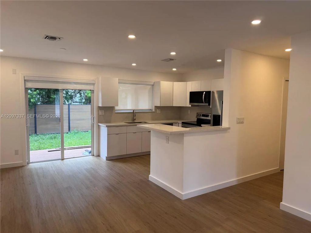 350 Sw 17th Road #350, Miami