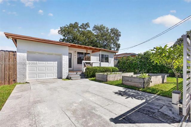 2 of 60 - 2611 Sw 19th Terrace, Miami, FL