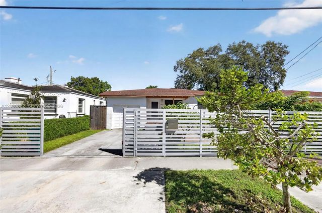 3 of 60 - 2611 Sw 19th Terrace, Miami, FL