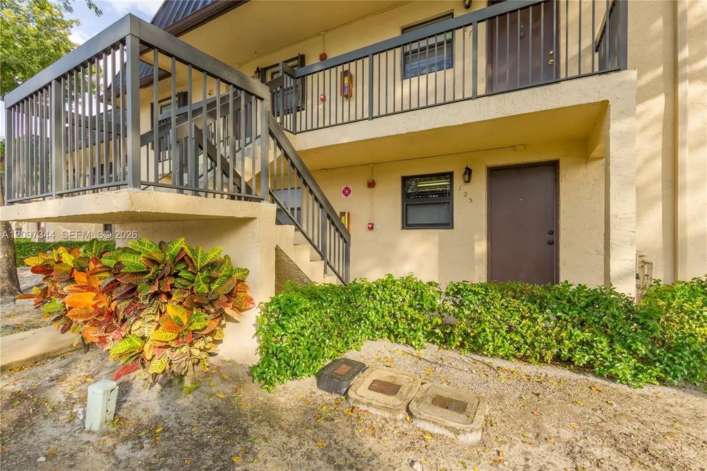 125 Nw 93rd Avenue #125, Pembroke Pines
