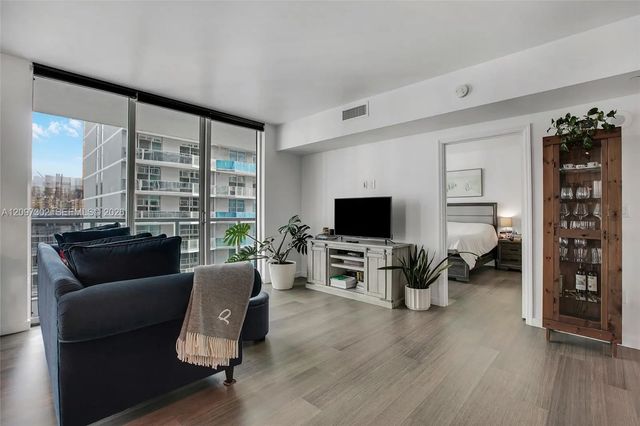 4 of 22 - 55 Se 6th Street #3701, Miami, FL
