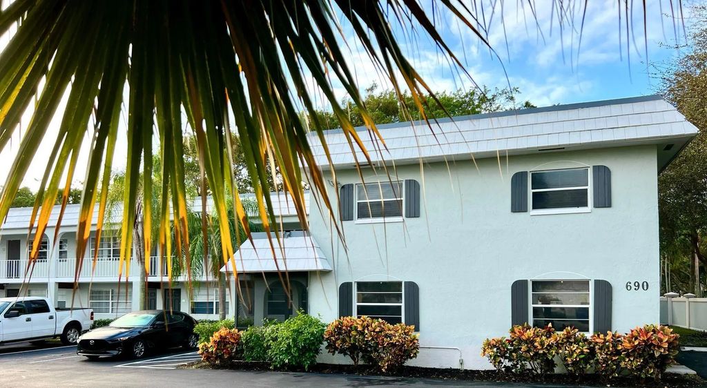 690 Kingsbridge Street #apt 9, Boca Raton
