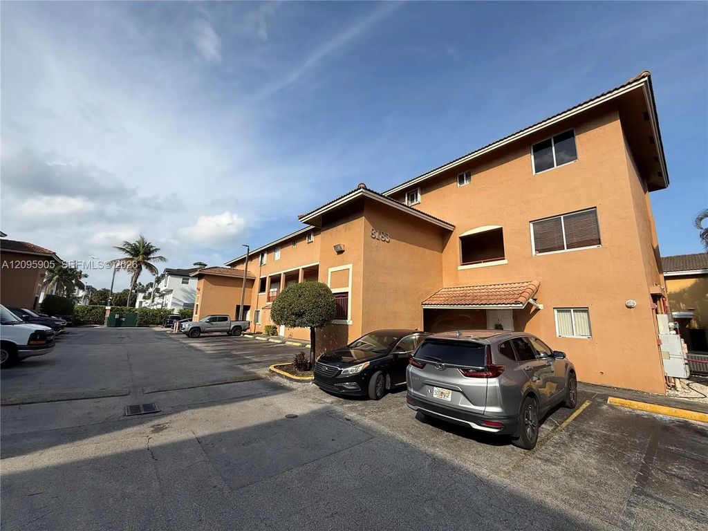 8183 Nw 8th Street #c5, Miami