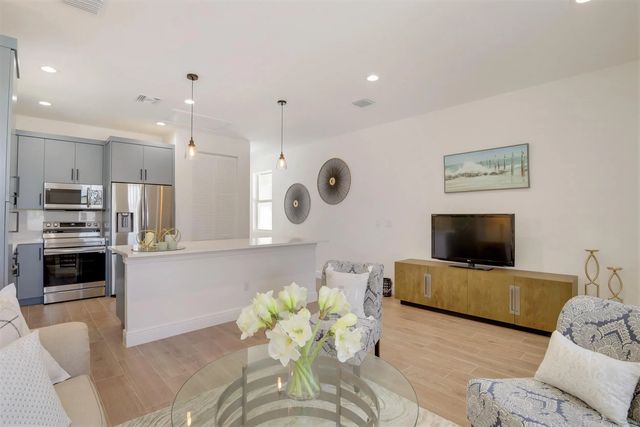 4 of 31 - 431 S F Street, Lake Worth Beach, FL