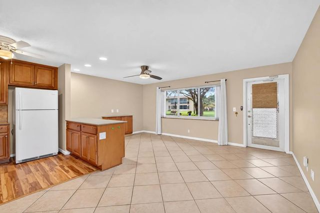 4 of 53 - 221 Coventry J, West Palm Beach, FL