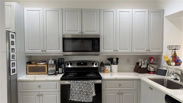 3 of 27 - 5060 Palmbrooke Circle, West Palm Beach, FL