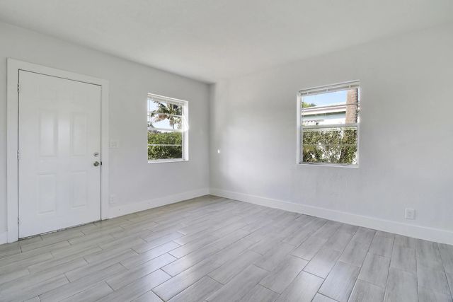 3 of 34 - 400 W 15th Street, Riviera Beach, FL