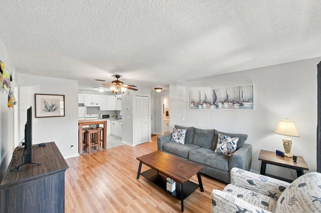 3 of 39 - 2446 Se Garden Terrace #302, Port St. Lucie, FL