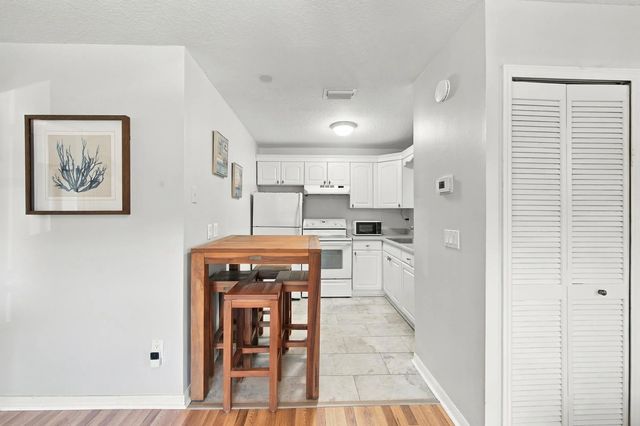 4 of 39 - 2446 Se Garden Terrace #302, Port St. Lucie, FL