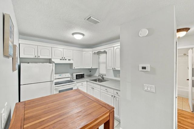 5 of 39 - 2446 Se Garden Terrace #302, Port St. Lucie, FL