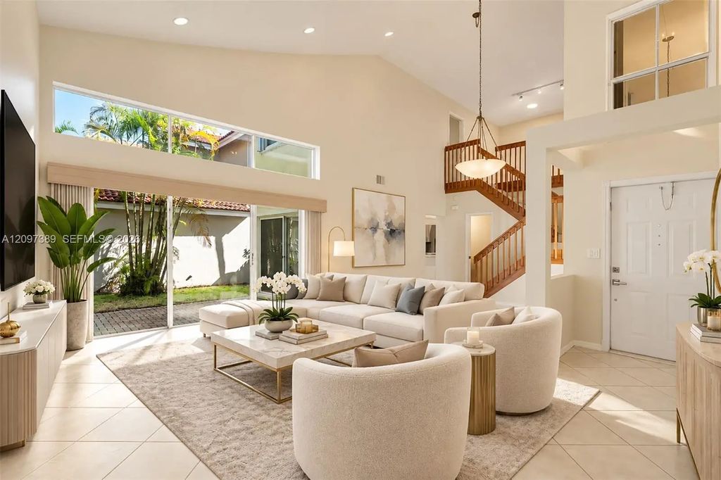 1960 Sweetbay Way, Hollywood