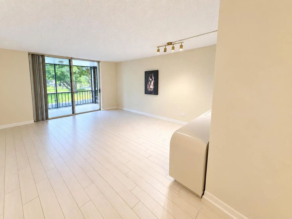 3660 Inverrary Drive #2f, Lauderhill