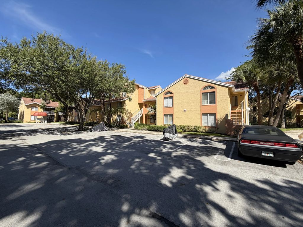 938 Coral Club Drive #938, Coral Springs