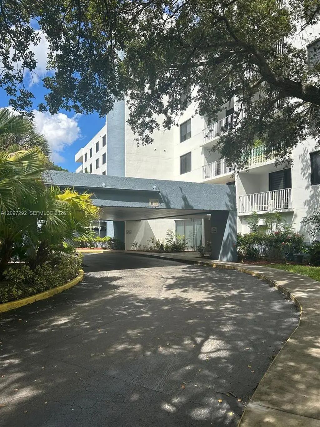 901 Hillcrest Drive #315, Hollywood