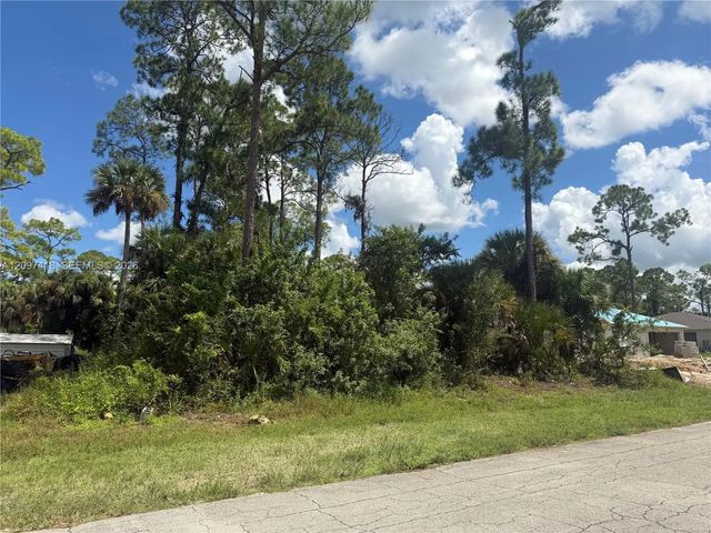 2 of 4 - 5018 N Rosebud Circle, LaBelle, FL