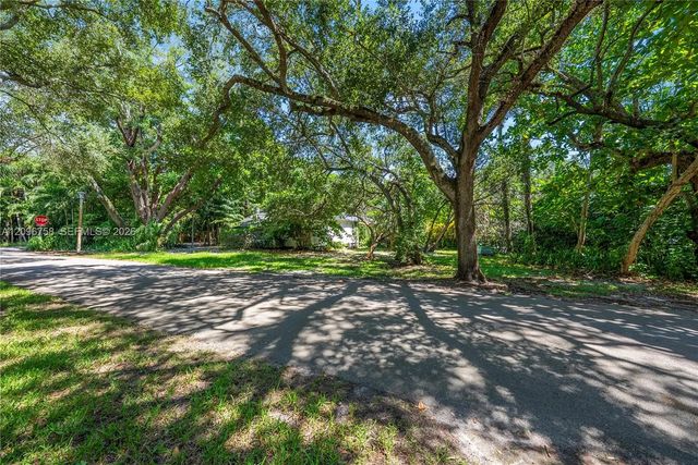 3 of 13 - 3598 Avocado Avenue, Miami, FL