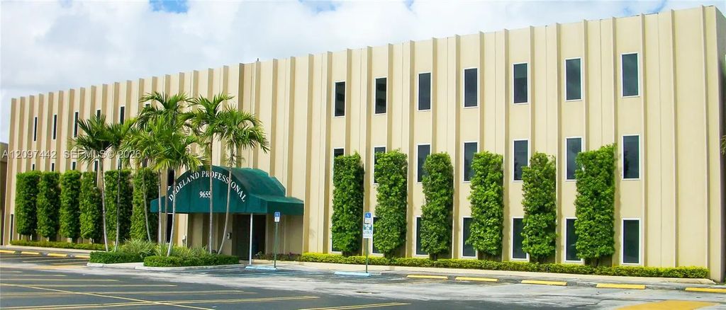 N/A, Pinecrest