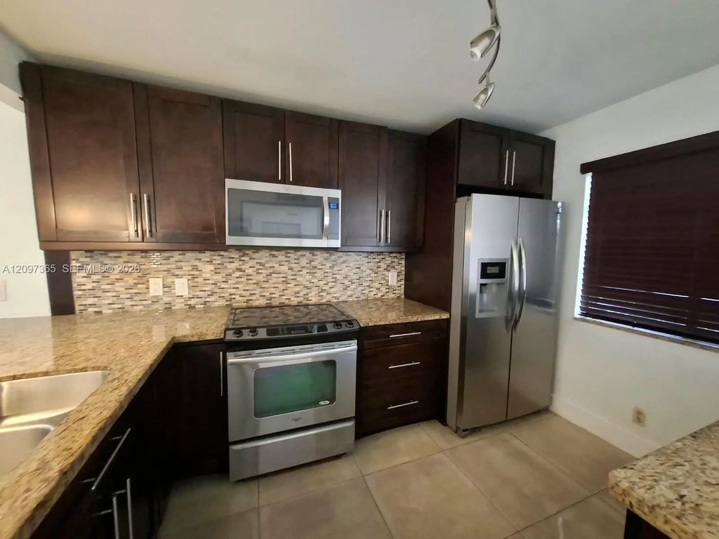 320 Racquet Club Road #104, Weston