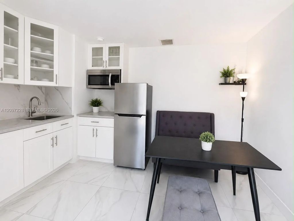 2330 Sw 44th Street #e, Fort Lauderdale