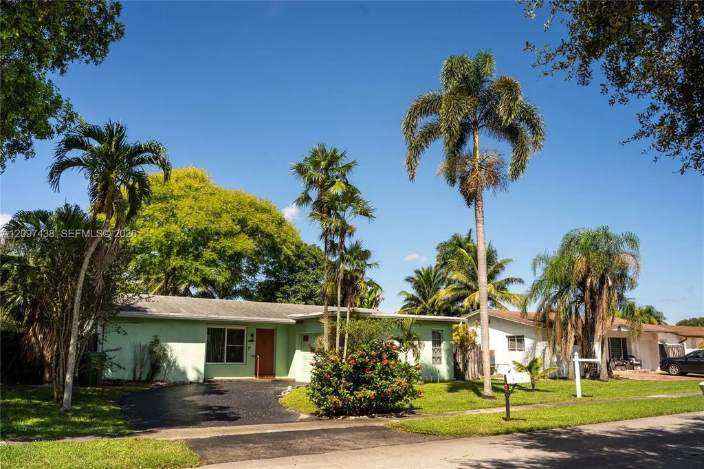 1010 Nw 93rd Terrace, Pembroke Pines