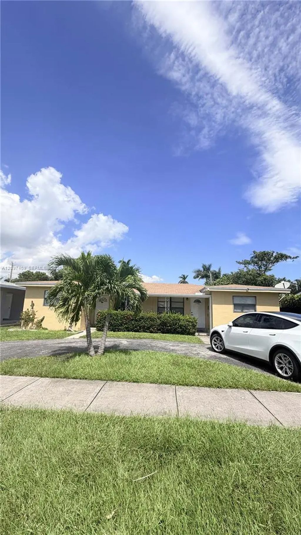1009 Ne 2nd Street, Hallandale Beach