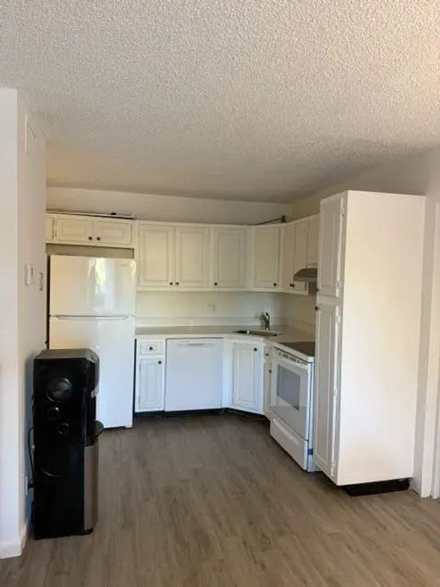 3 of 8 - 1112 Green Pine Boulevard #c1, West Palm Beach, FL