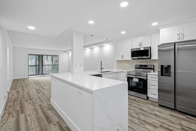 6585 Kensington Lane #apt 207, Delray Beach
