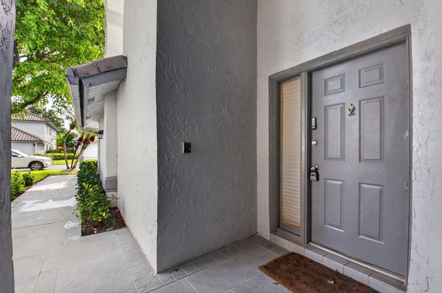 5 of 81 - 11611 Briarwood Circle #3, Boynton Beach, FL