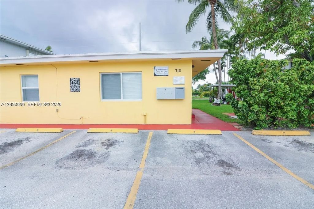 716 Ne 8th Street #2, Hallandale Beach