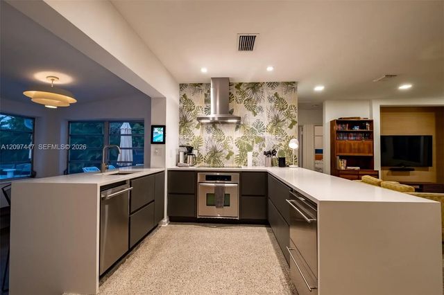 2 of 39 - 401 Nw 28th Court, Wilton Manors, FL