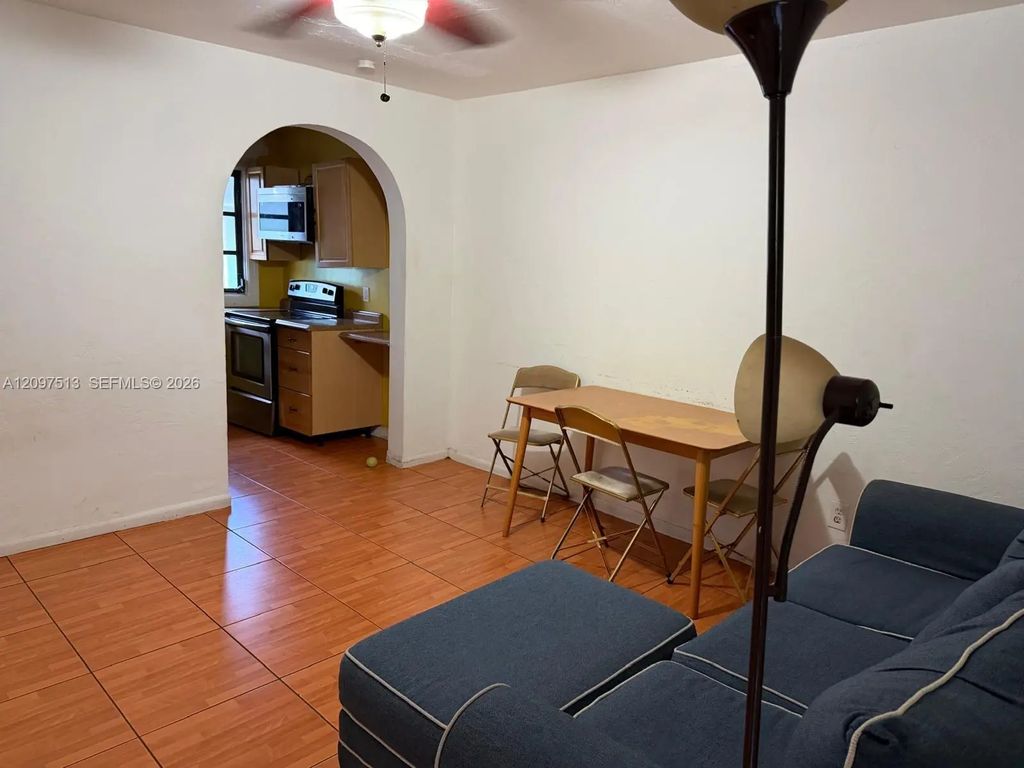 2017 Taylor Street #2, Hollywood