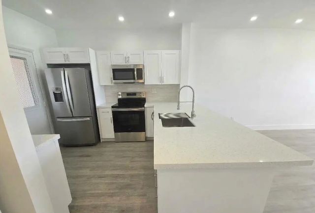 5 of 48 - 18555 Ne 14th Avenue #709, Miami, FL