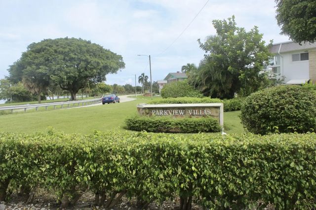2440 Lake Osborne Drive #105, Lake Worth Beach