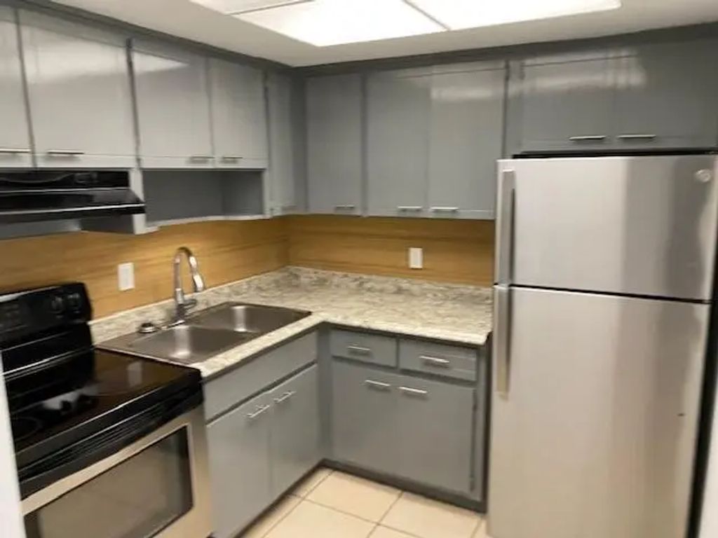 660 Glouchester Street #204, Boca Raton