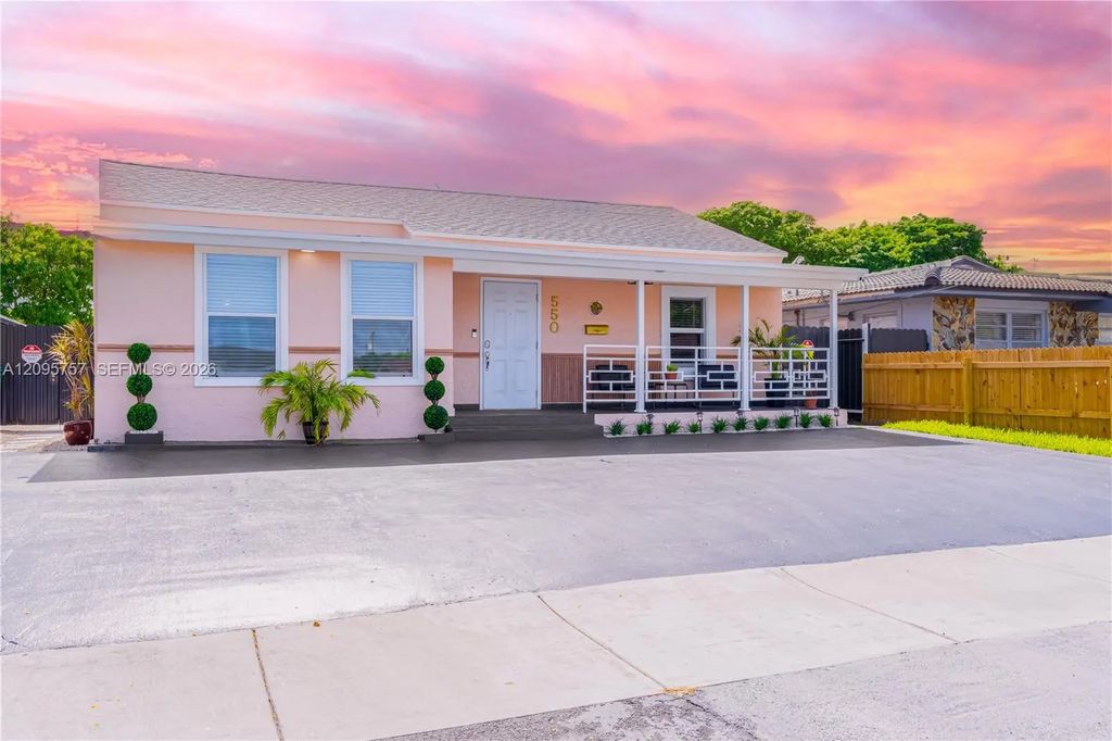 550 Nw 43rd Place, Miami