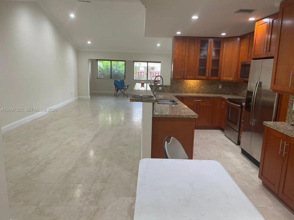 8448 Sw 114th Place, Miami