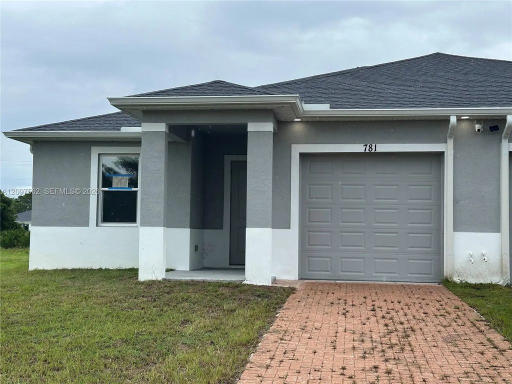 781 Bedford Drive #781, Fort Myers