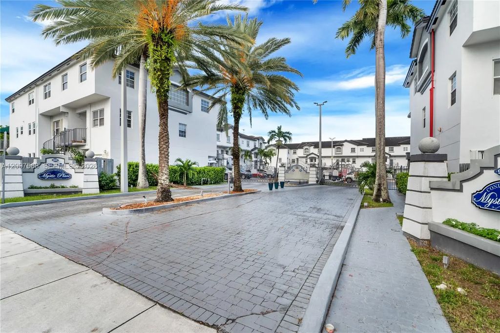 955 Nw 82nd Avenue #213-c, Miami