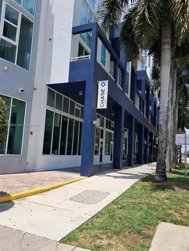 3 of 16 - 275 Ne 18th Street #1409, Miami, FL