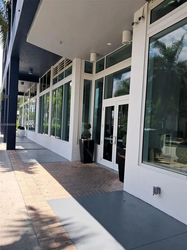 4 of 16 - 275 Ne 18th Street #1409, Miami, FL
