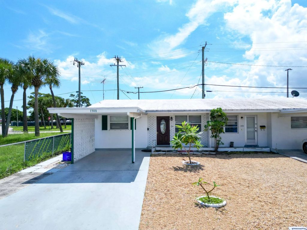 1300 Alho Drive, Lantana