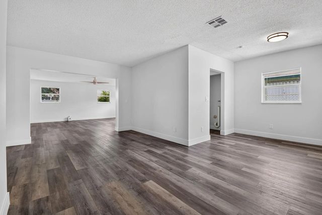 3 of 31 - 1025 W 7th Street, Riviera Beach, FL