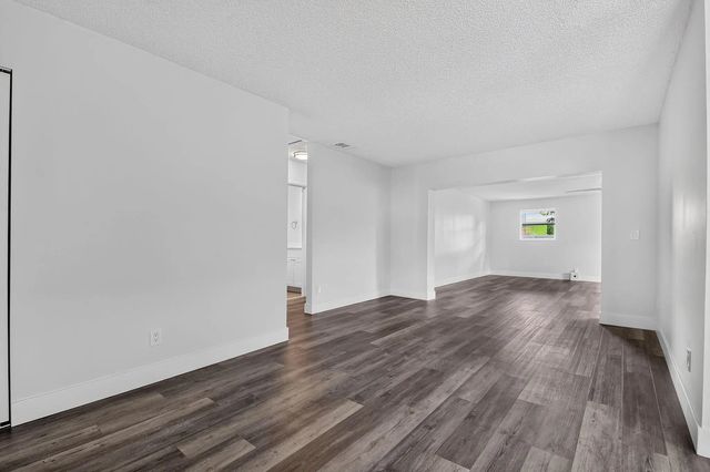 4 of 31 - 1025 W 7th Street, Riviera Beach, FL